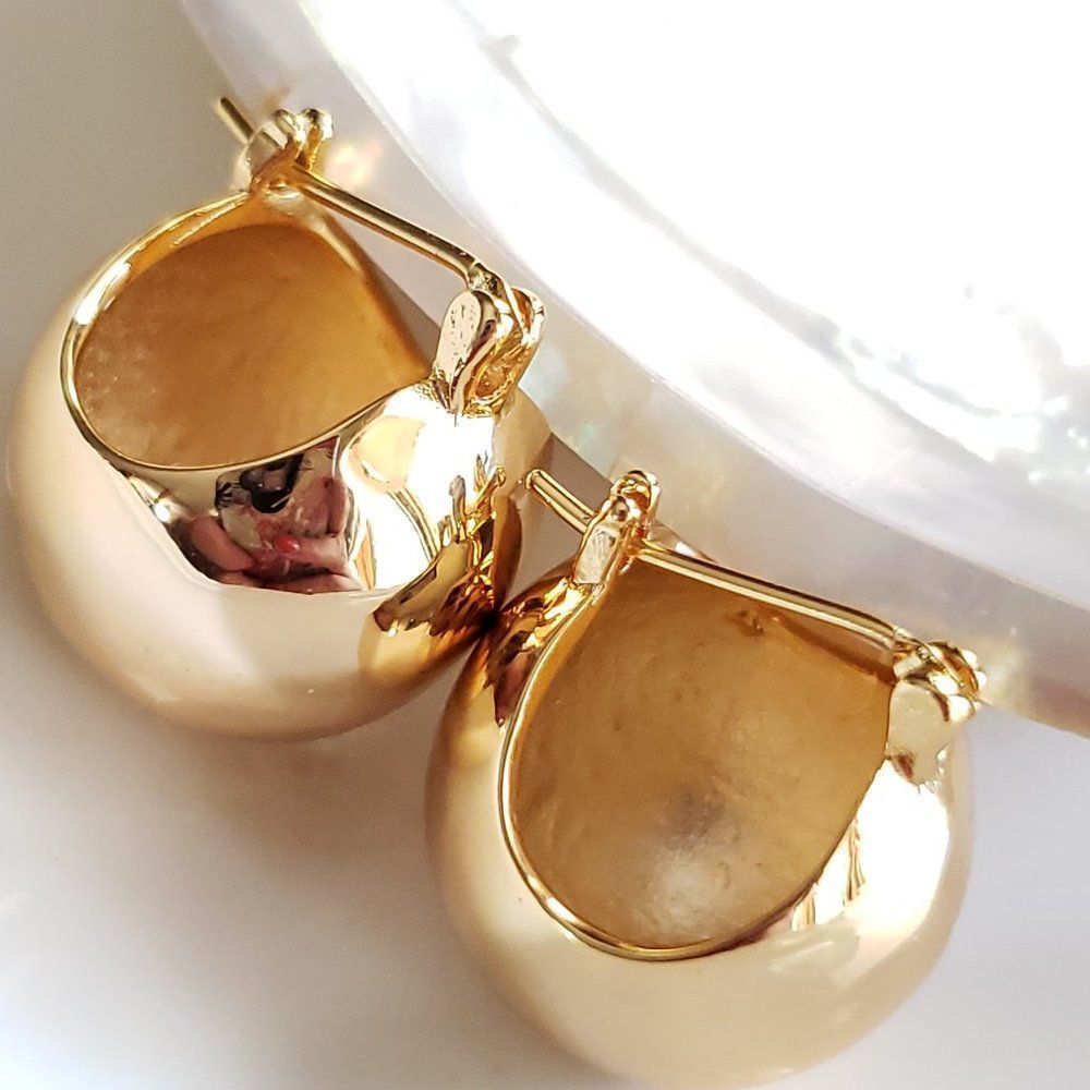 New! Basket Of Gold Hoop Earrings - Picture 10 of 11